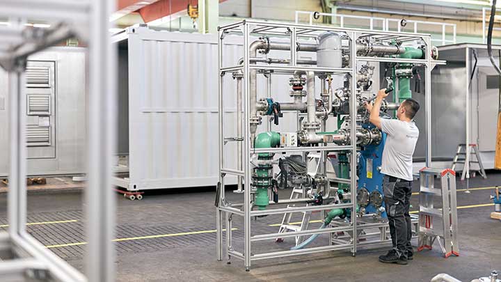Engineer in H-TEC SYSTEMS’ production hall at work on electrolyzer stacks, Augsburg, Germany
