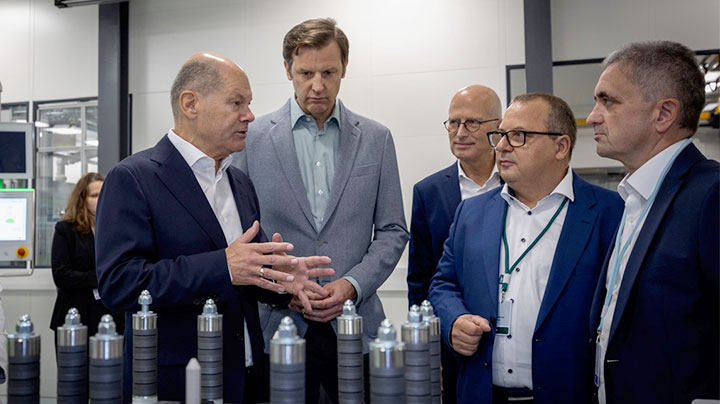 Olaf_Scholz_2 Olaf Scholz, German Chancellor talking to Uwe Lauber and Robin von Plettenberg