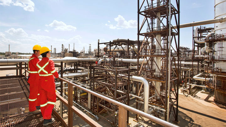 Two workers overlooking the Shell Quest CCS facility at Fort Saskatchewan, Canada