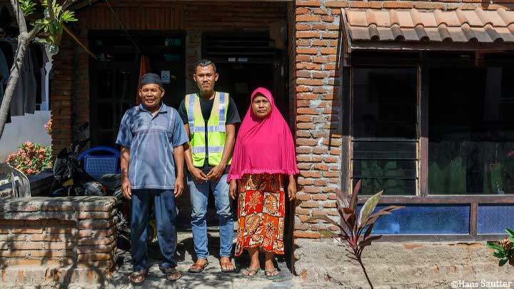 Sulaiman and family in Sumbawa Besar