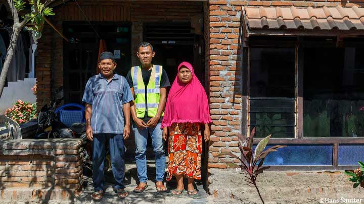 Sulaiman and family in Sumbawa Besar Sulaiman and family in Sumbawa Besar