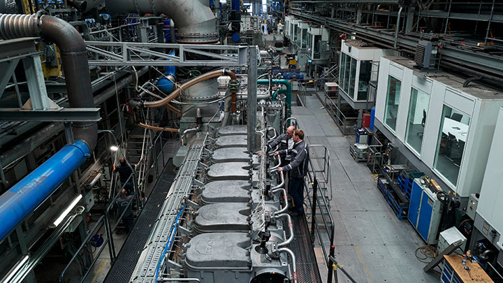 Engine on testbed at the MAN factory in Augsburg