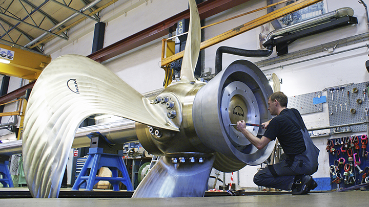 service-center-marine-work-on-propeller